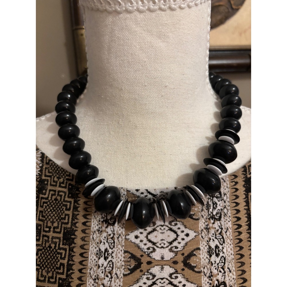 1980s chunky Black and White Bead Necklace Monochrome Statement 18 Inch